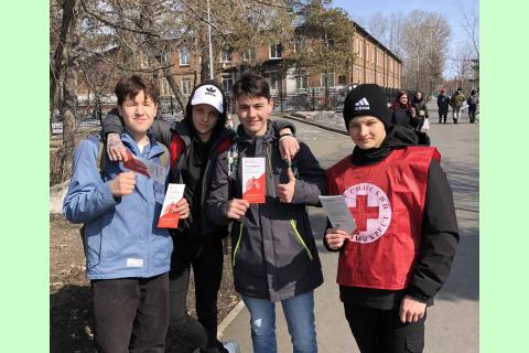 Раздача буклетов в гимназии